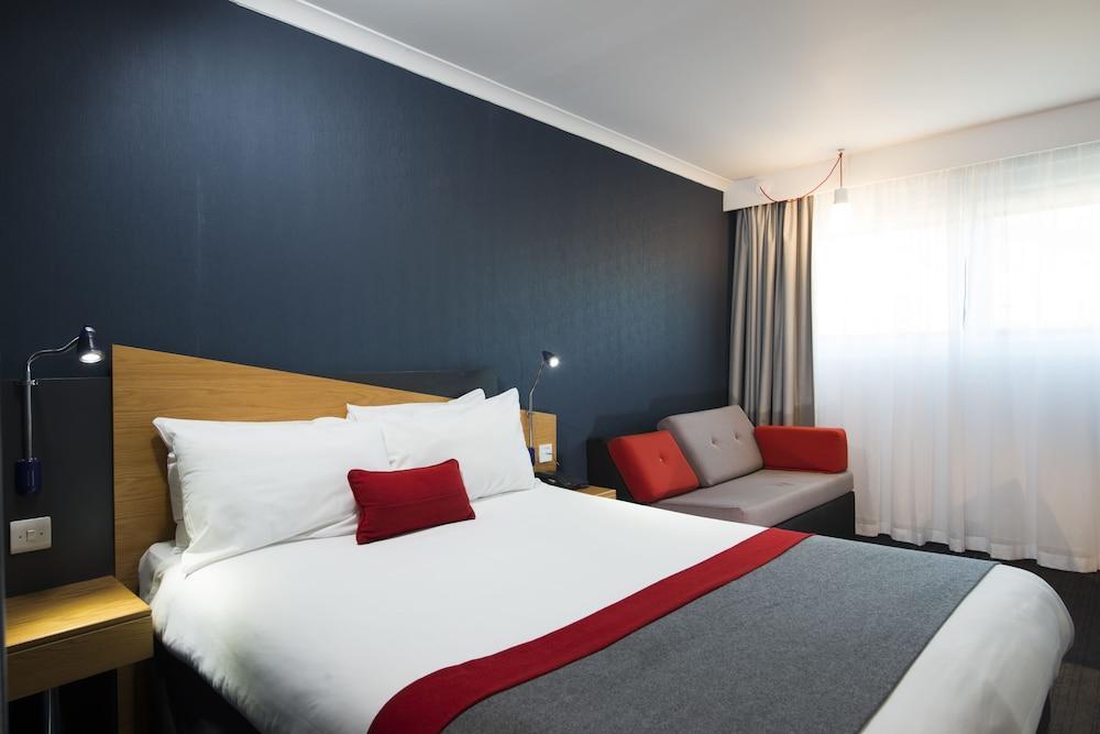 Holiday Inn Express Peterborough By Ihg Экстерьер фото