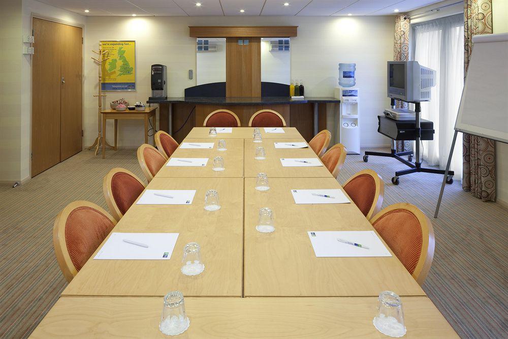 Holiday Inn Express Peterborough By Ihg Удобства фото
