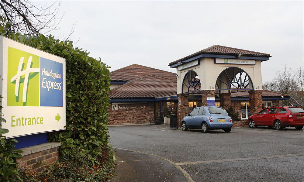 Holiday Inn Express Peterborough By Ihg Экстерьер фото