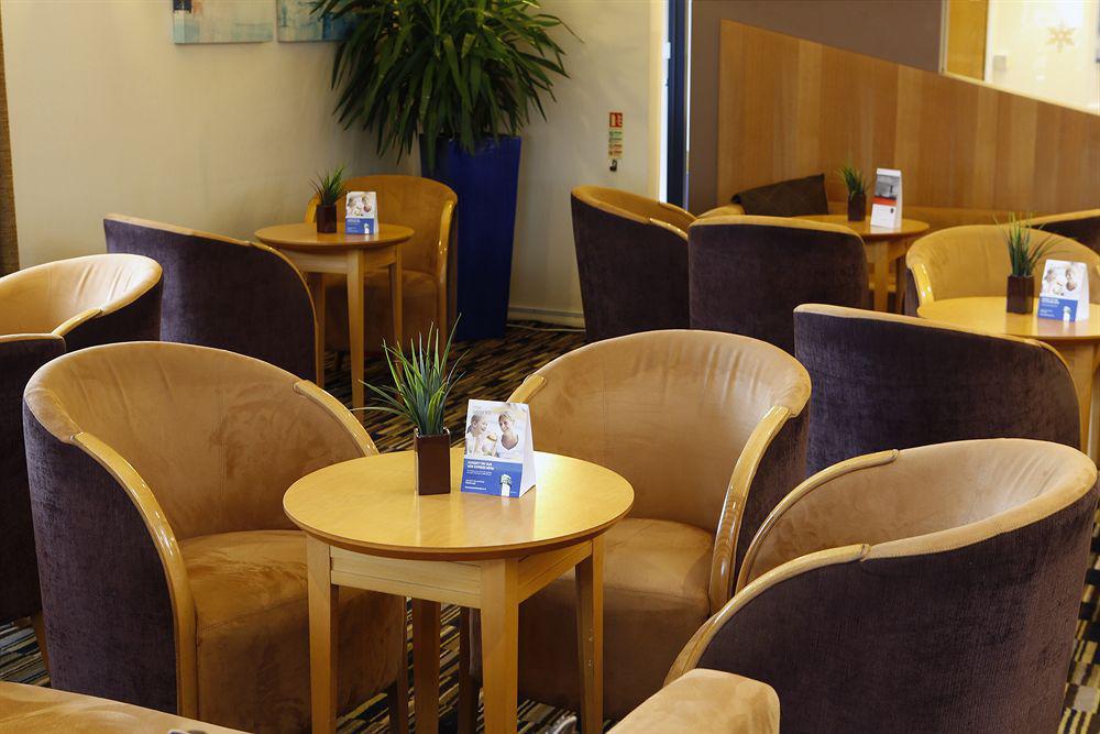 Holiday Inn Express Peterborough By Ihg Экстерьер фото