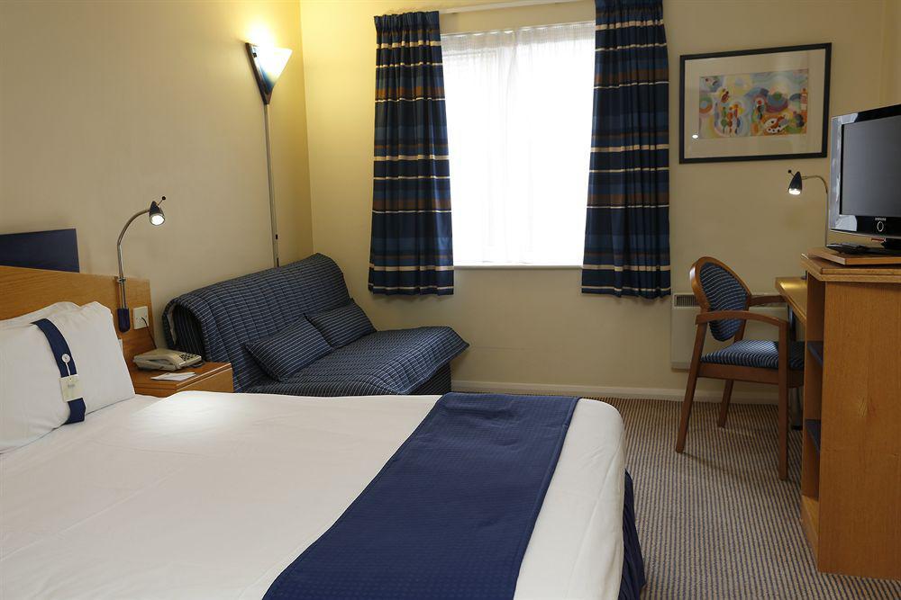 Holiday Inn Express Peterborough By Ihg Экстерьер фото