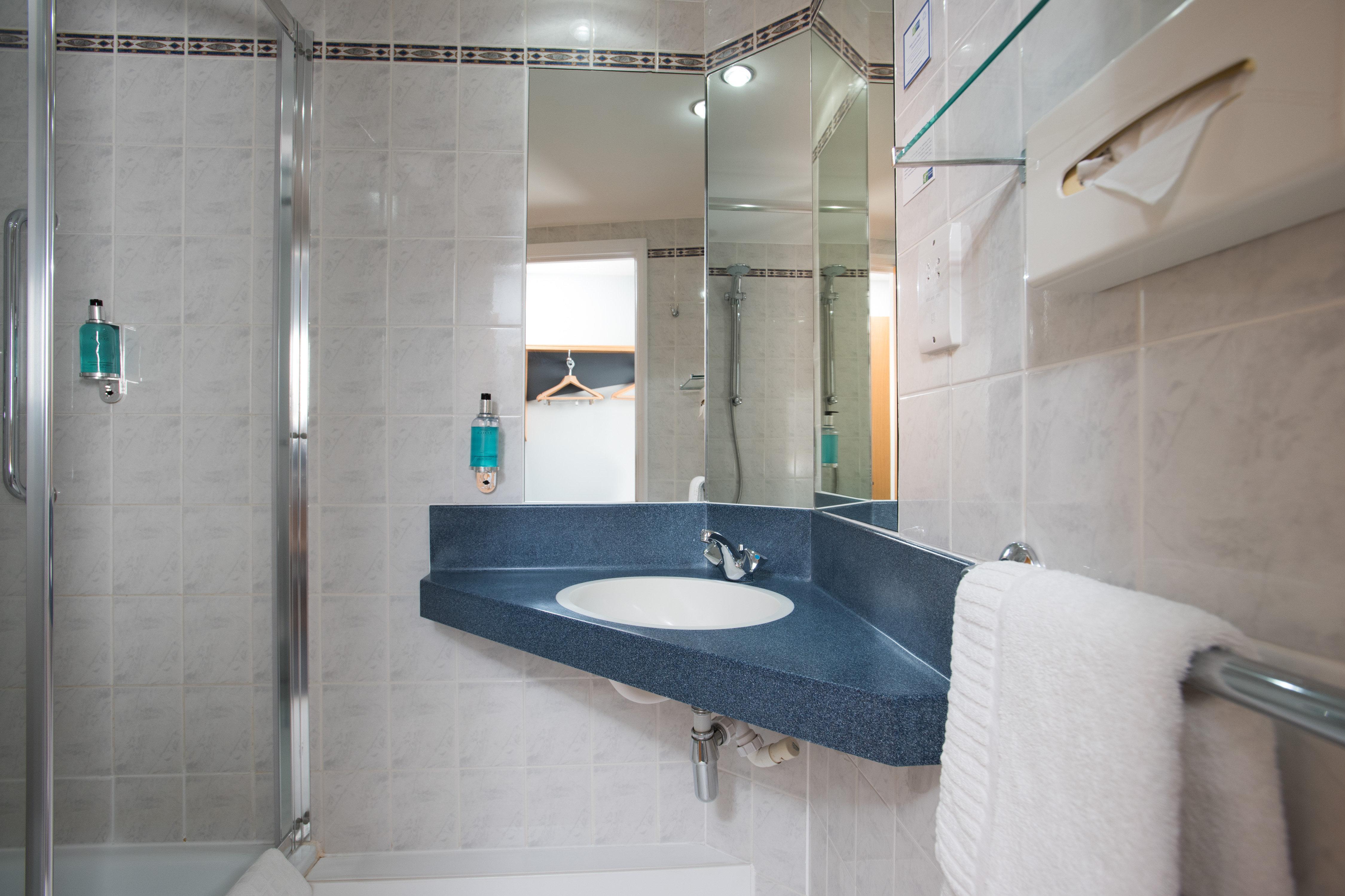 Holiday Inn Express Peterborough By Ihg Экстерьер фото
