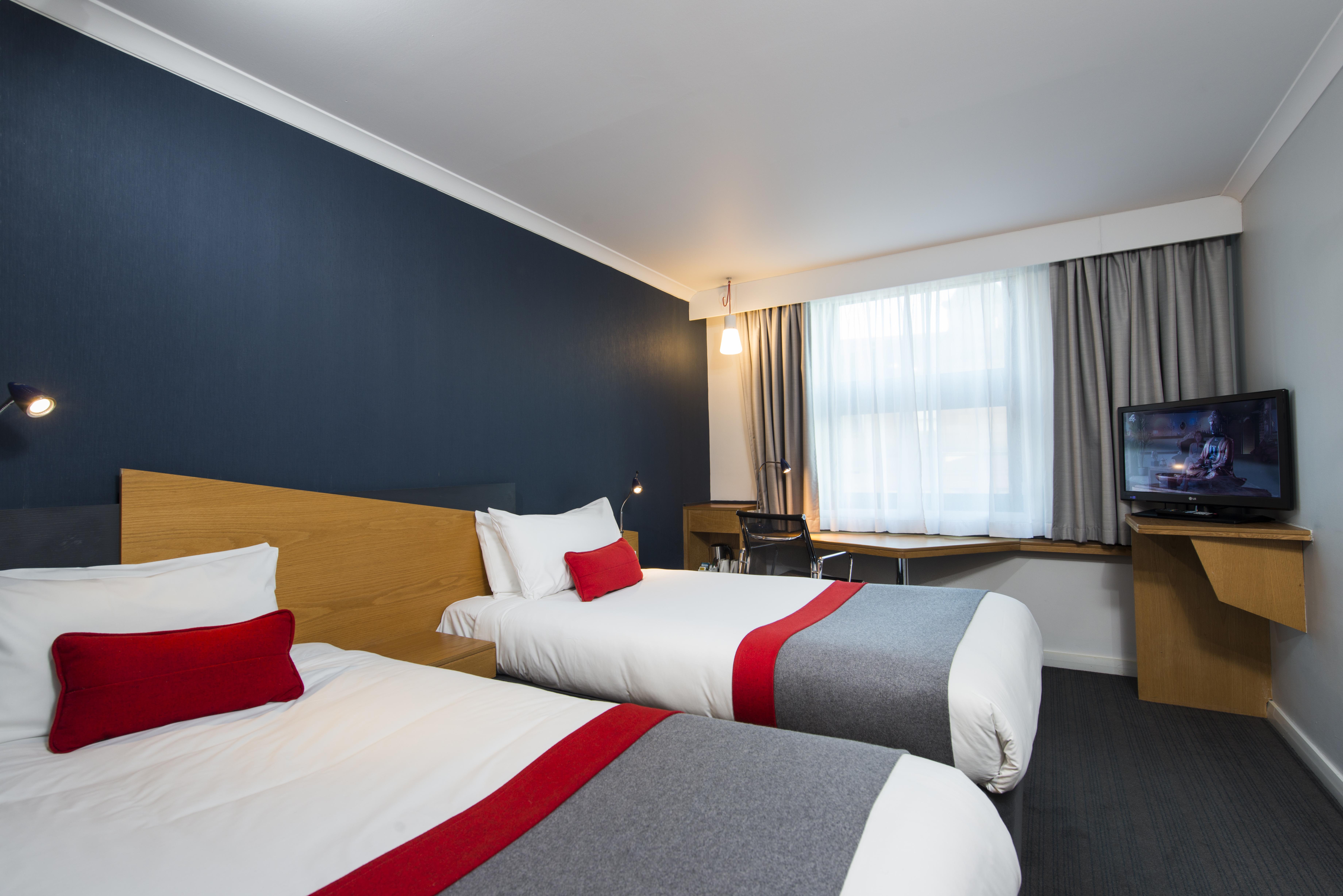 Holiday Inn Express Peterborough By Ihg Экстерьер фото