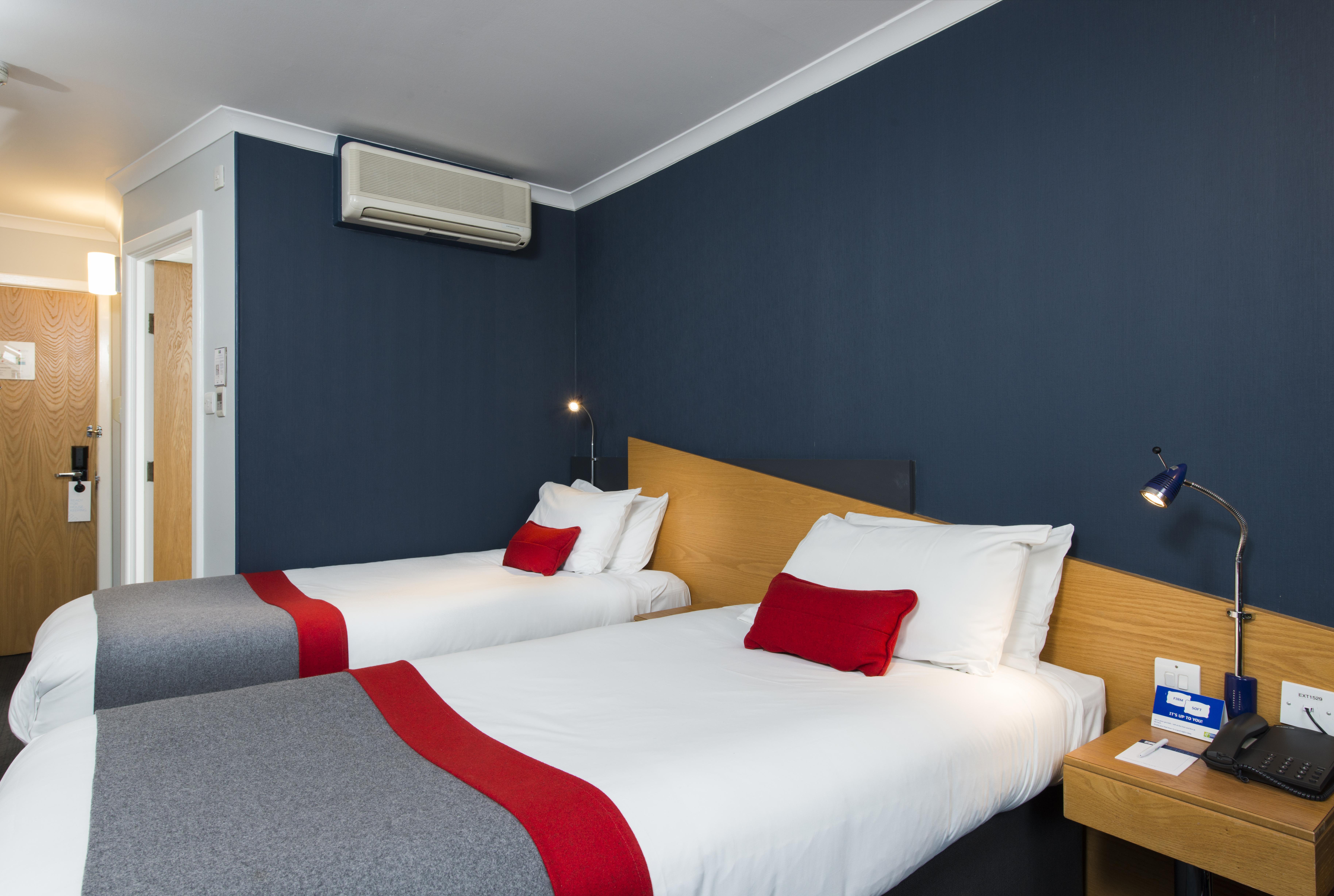 Holiday Inn Express Peterborough By Ihg Экстерьер фото