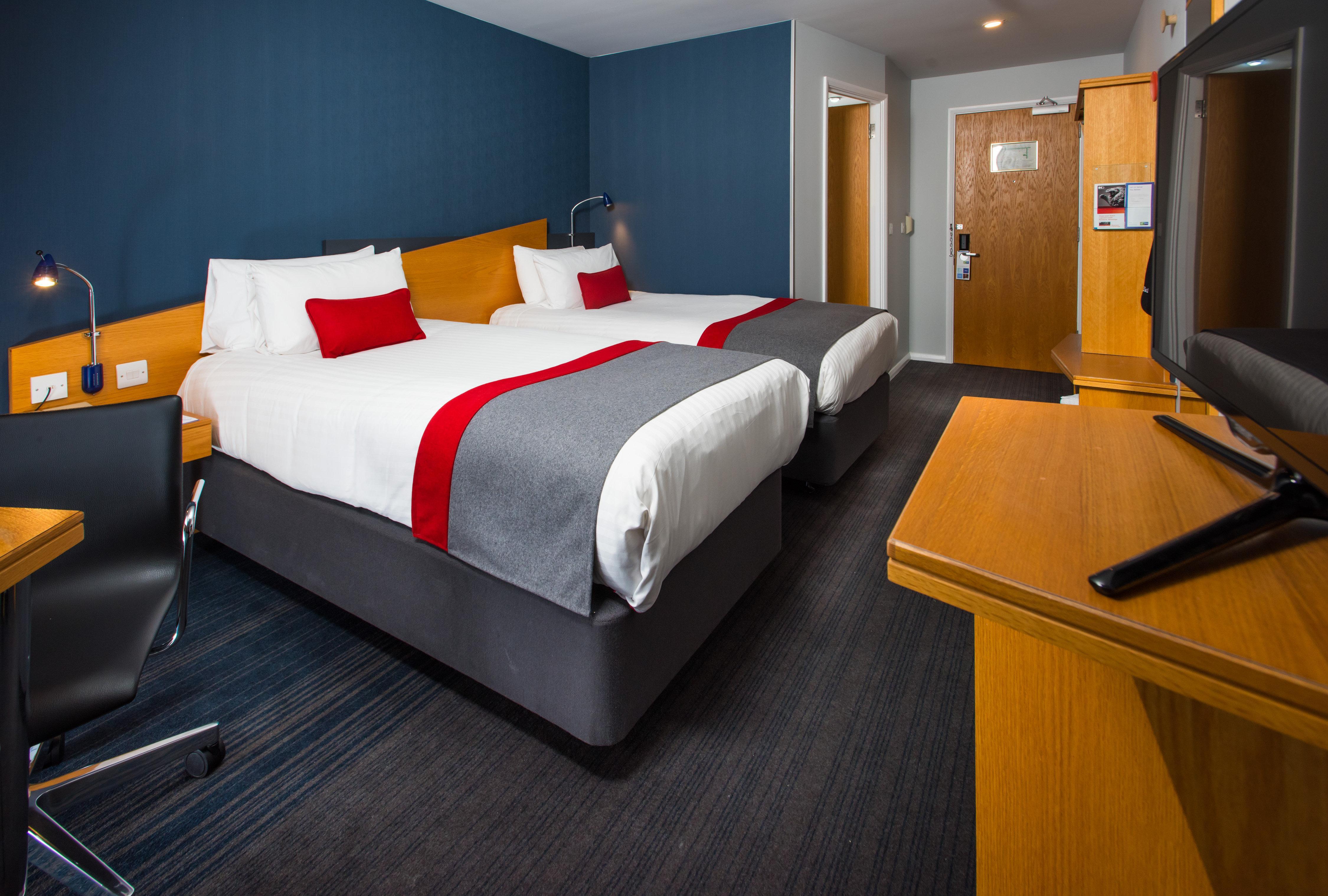 Holiday Inn Express Peterborough By Ihg Экстерьер фото