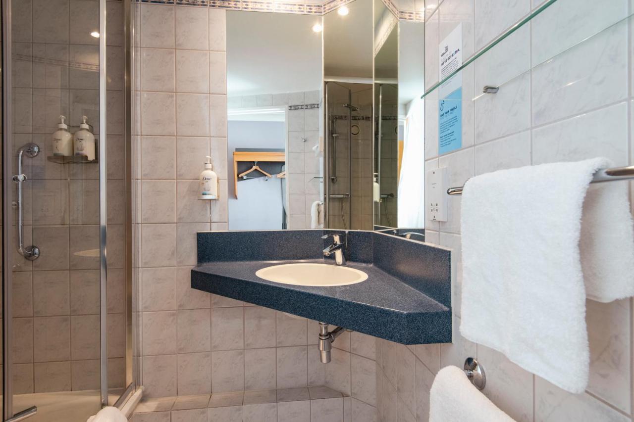 Holiday Inn Express Peterborough By Ihg Экстерьер фото