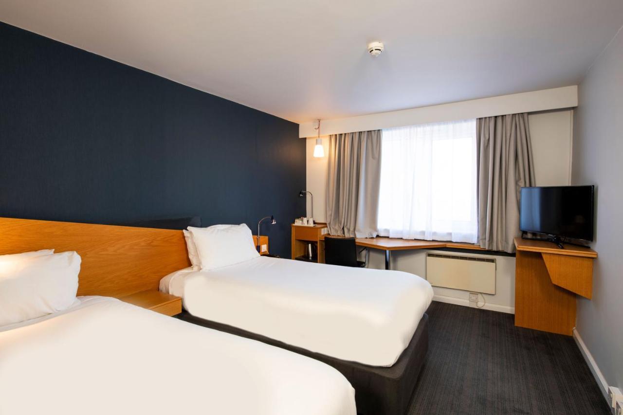 Holiday Inn Express Peterborough By Ihg Экстерьер фото