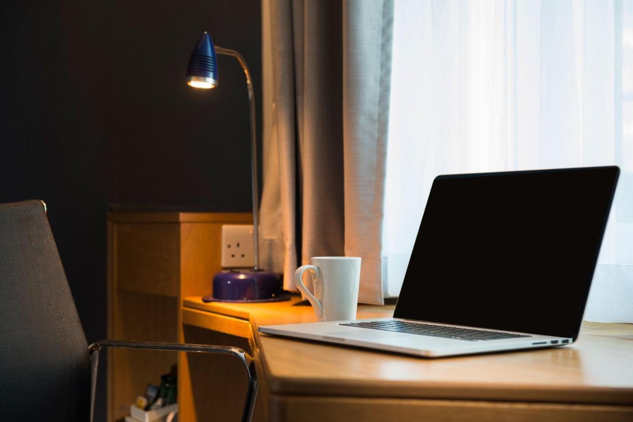 Holiday Inn Express Peterborough By Ihg Экстерьер фото
