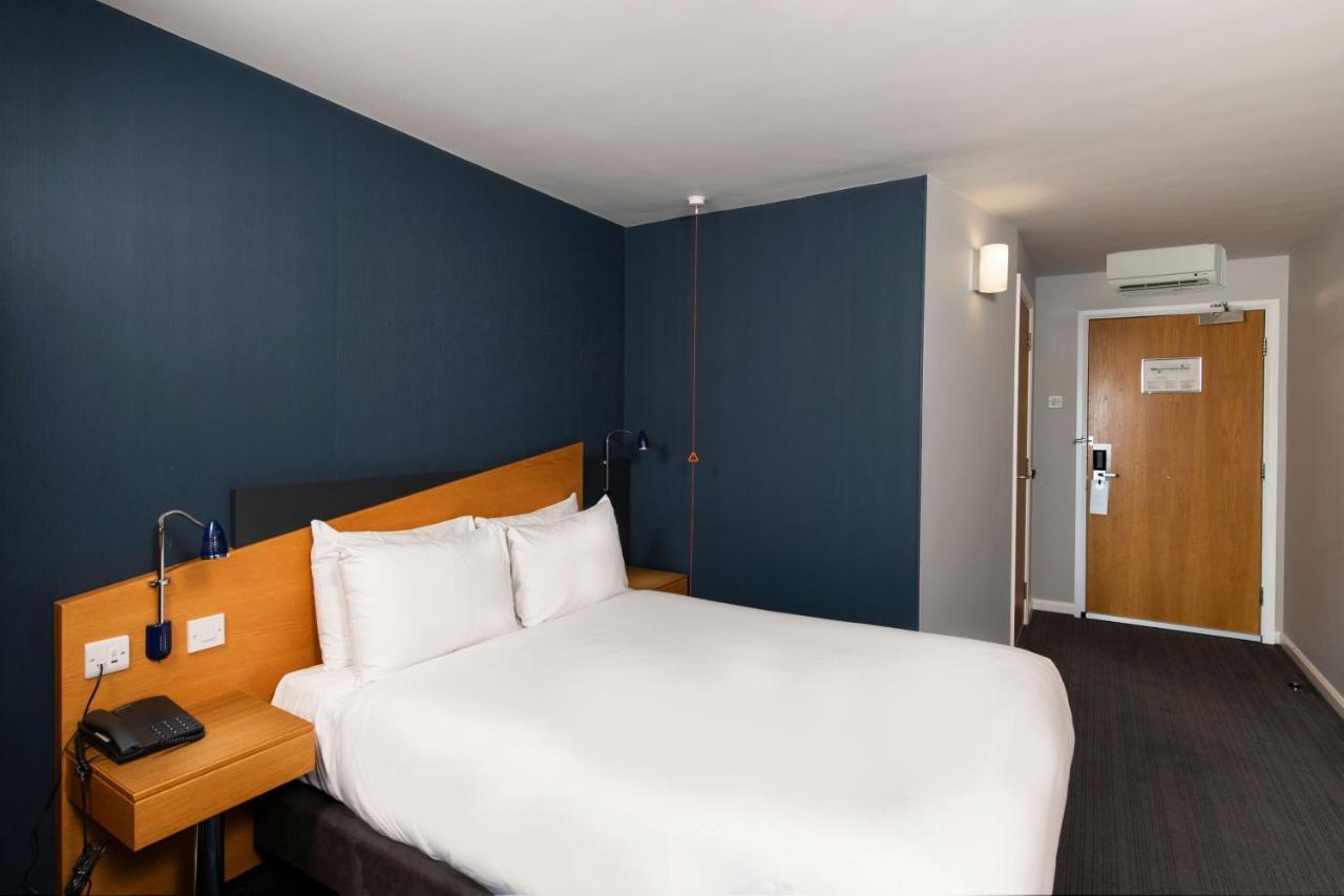 Holiday Inn Express Peterborough By Ihg Экстерьер фото