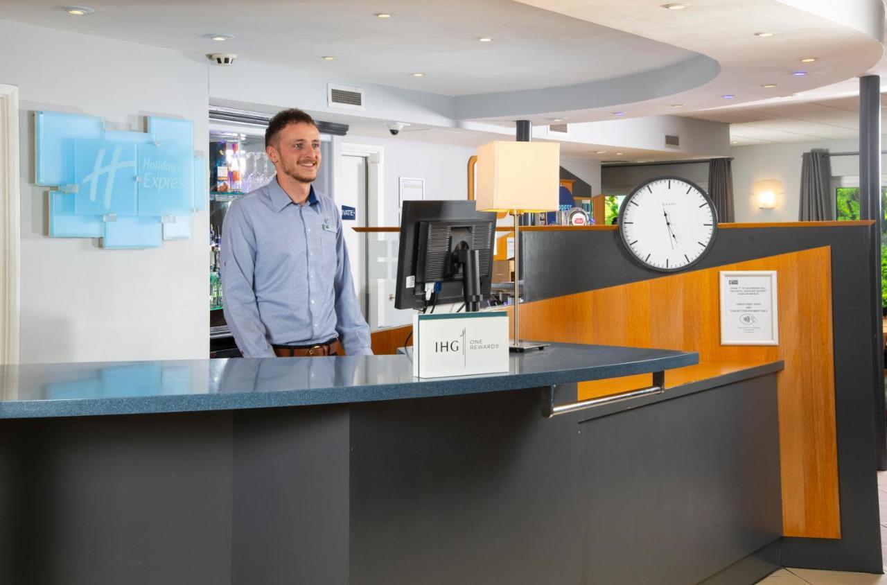 Holiday Inn Express Peterborough By Ihg Экстерьер фото
