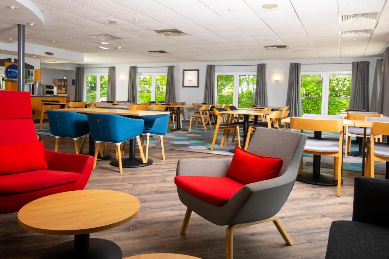 Holiday Inn Express Peterborough By Ihg Экстерьер фото