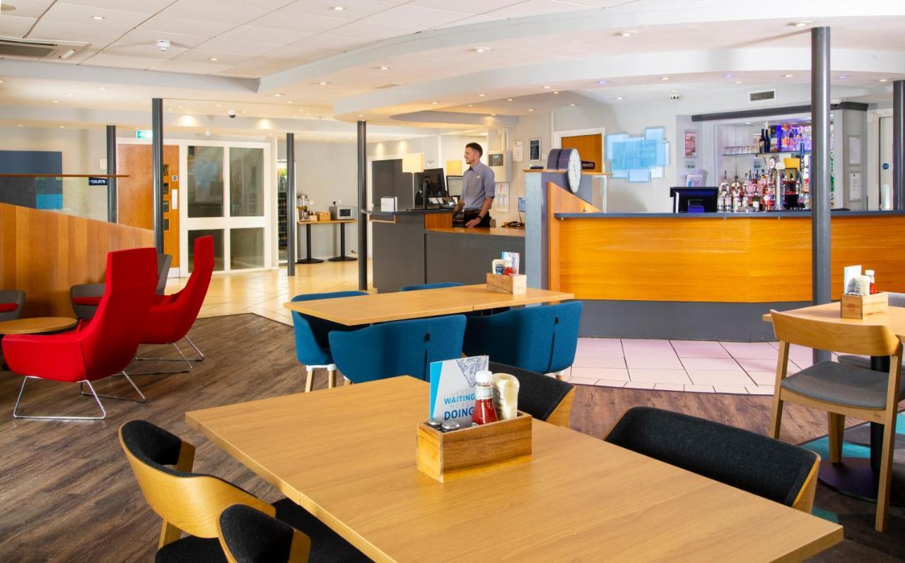 Holiday Inn Express Peterborough By Ihg Экстерьер фото