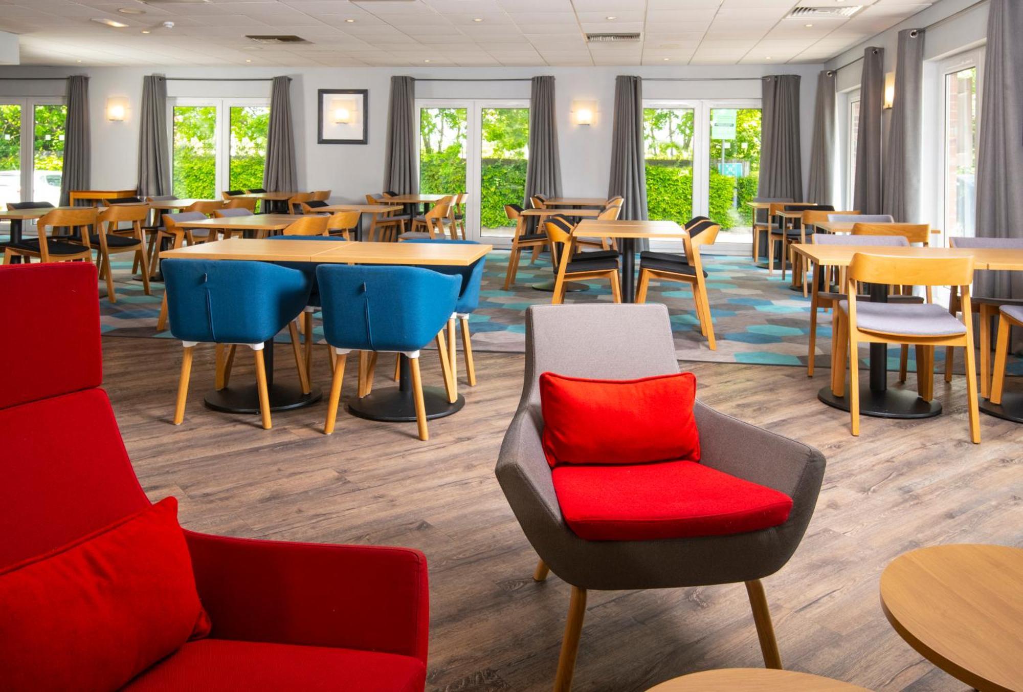 Holiday Inn Express Peterborough By Ihg Экстерьер фото