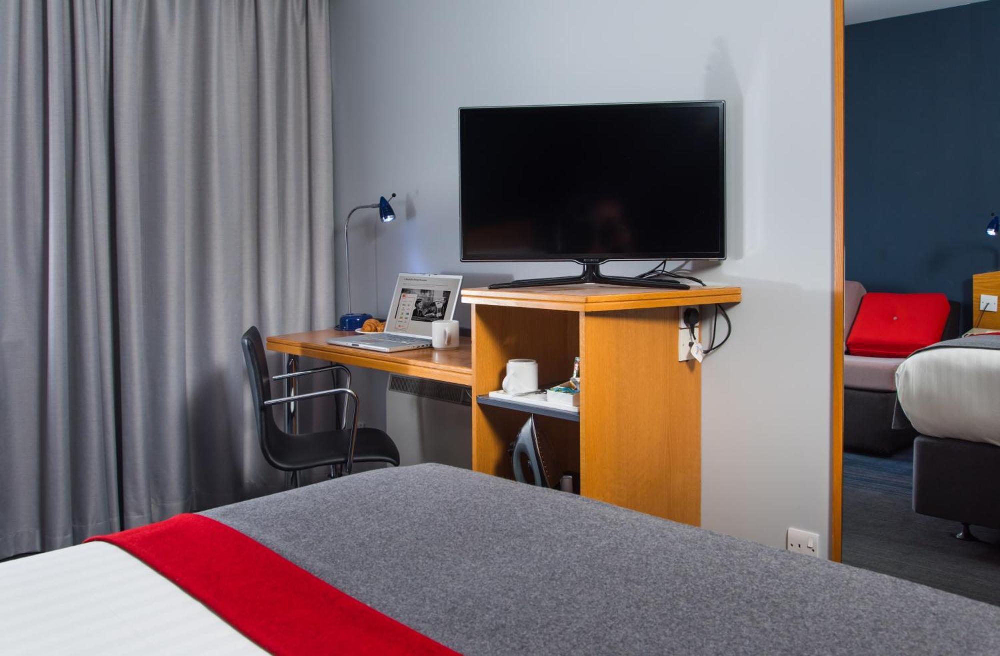 Holiday Inn Express Peterborough By Ihg Экстерьер фото