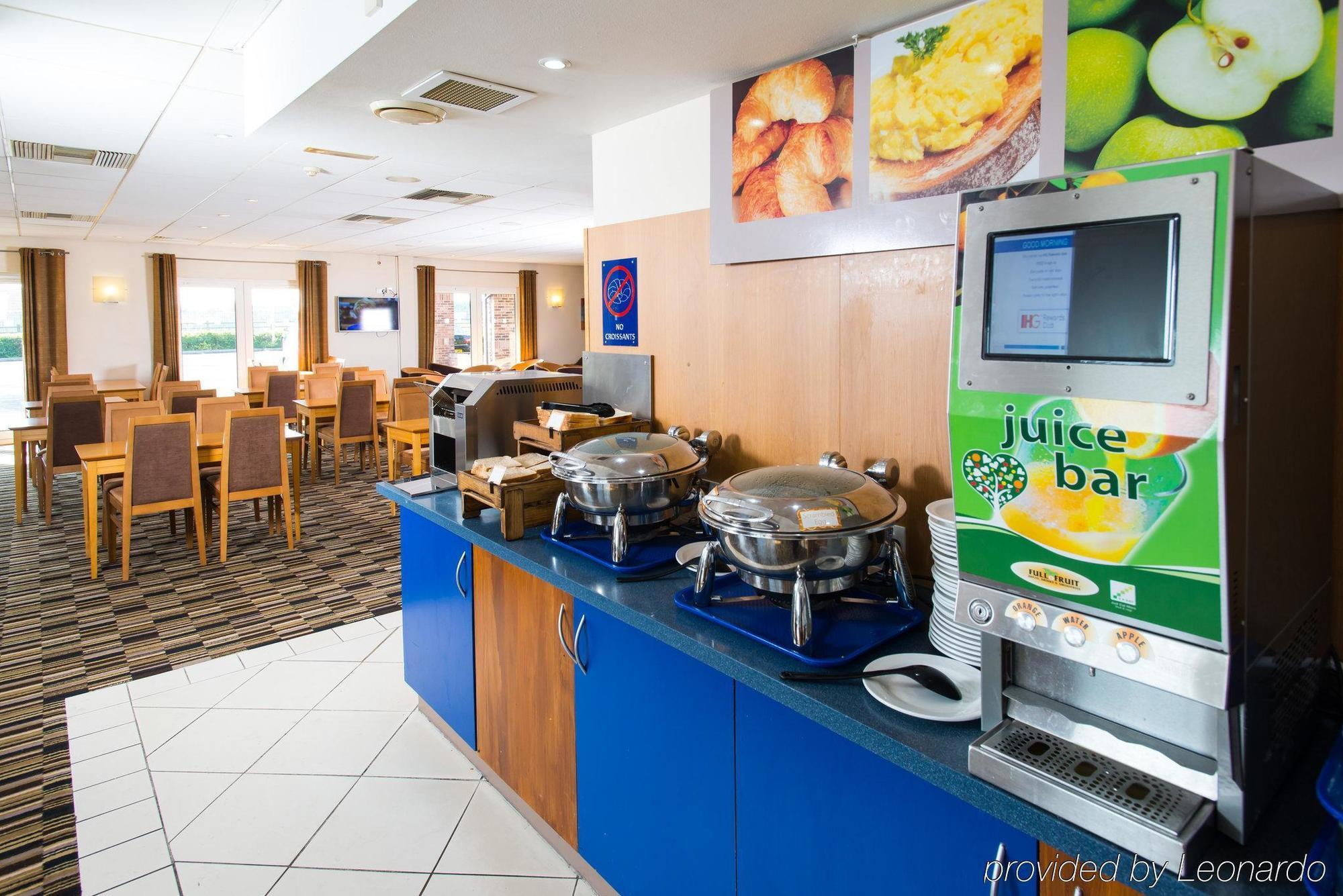 Holiday Inn Express Peterborough By Ihg Экстерьер фото