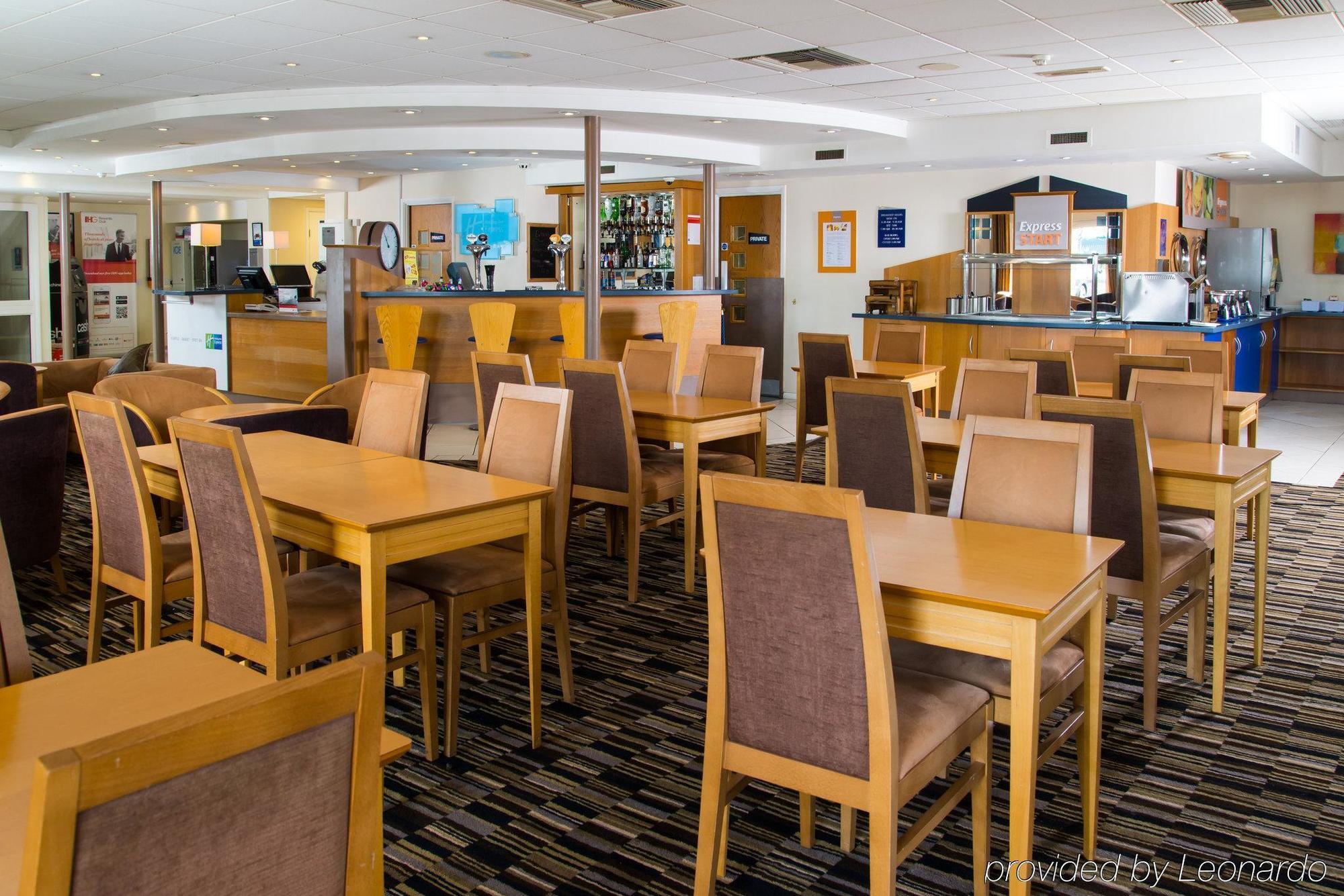 Holiday Inn Express Peterborough By Ihg Экстерьер фото