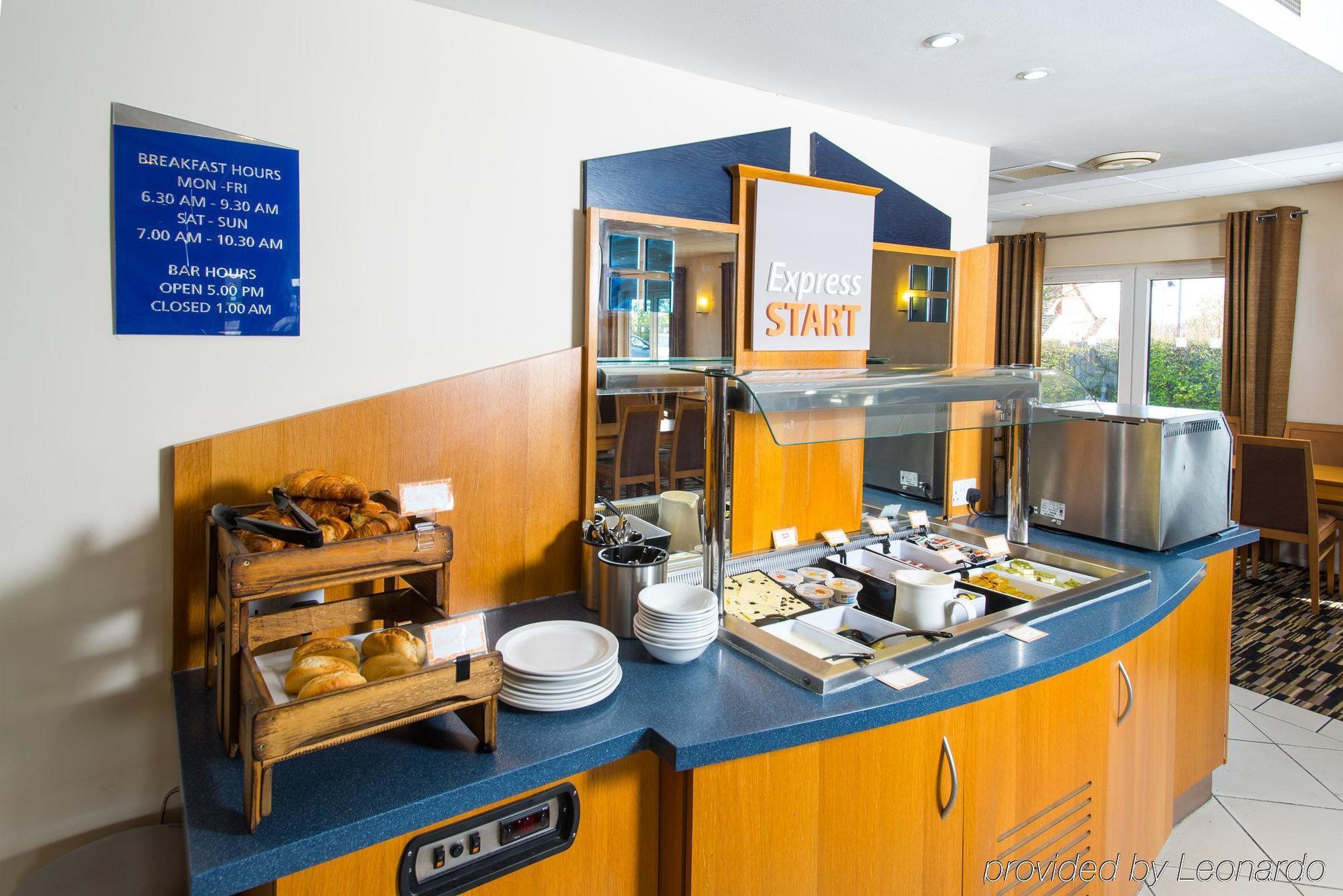 Holiday Inn Express Peterborough By Ihg Экстерьер фото