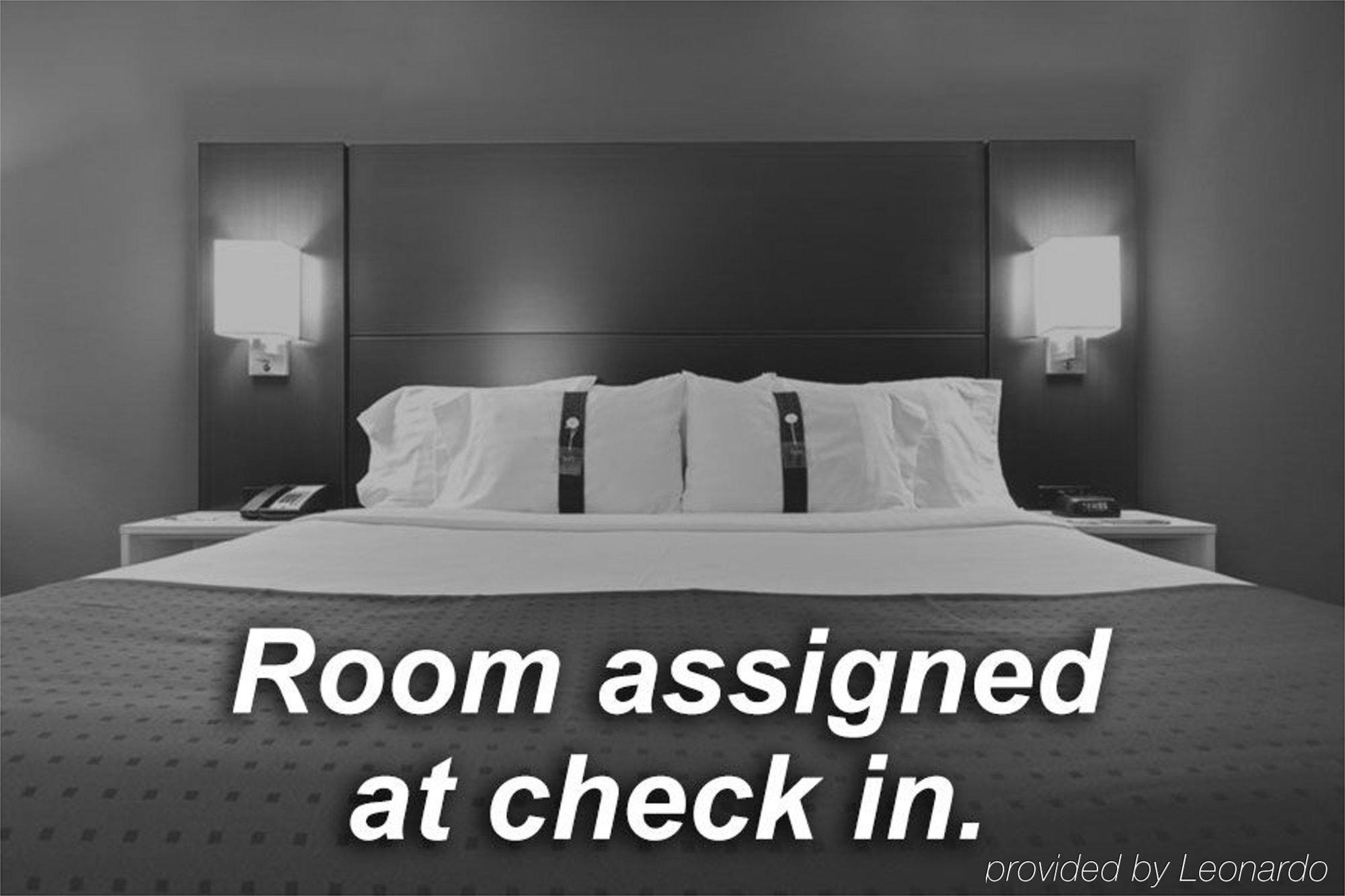 Holiday Inn Express Peterborough By Ihg Экстерьер фото