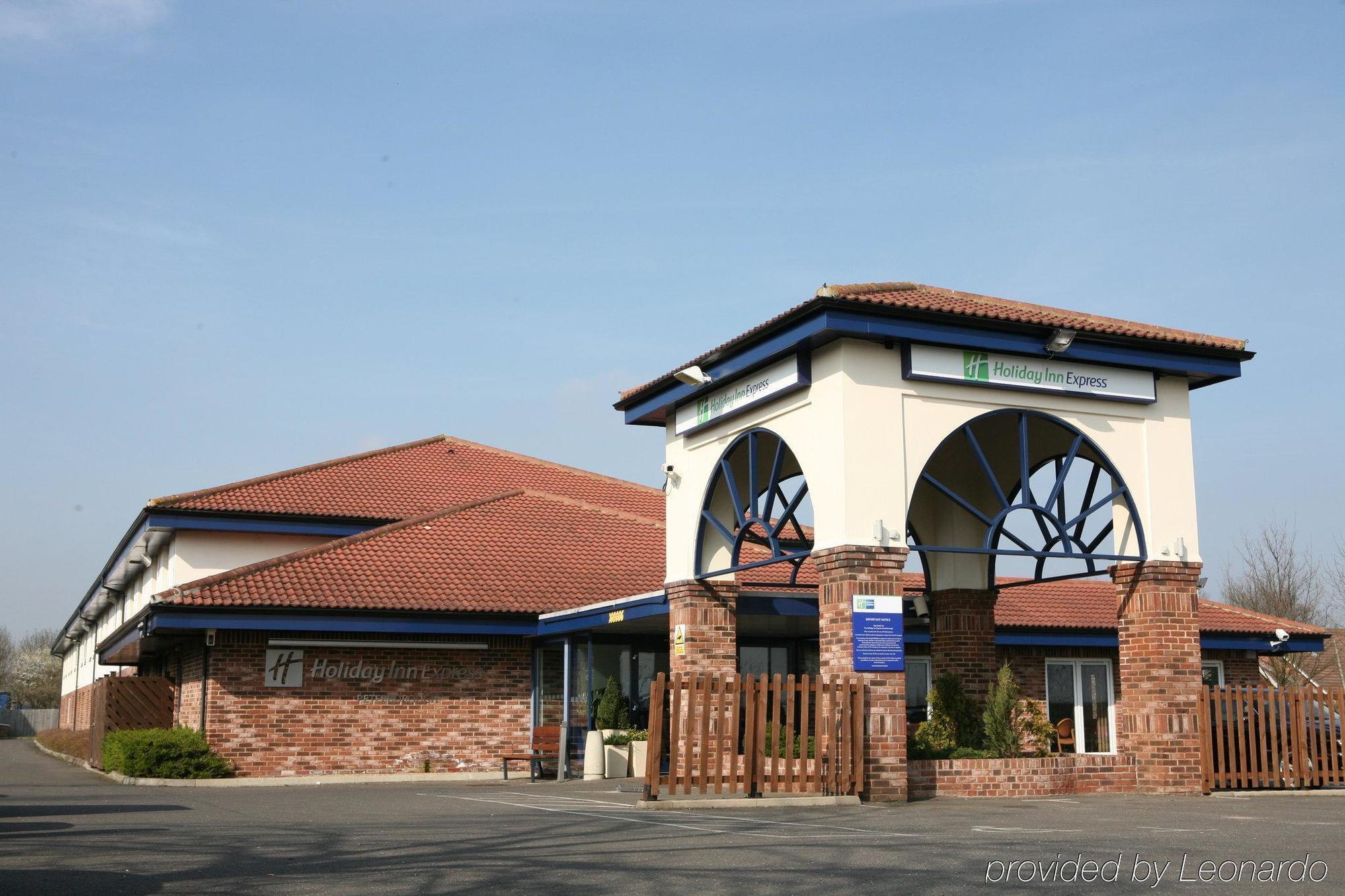 Holiday Inn Express Peterborough By Ihg Экстерьер фото