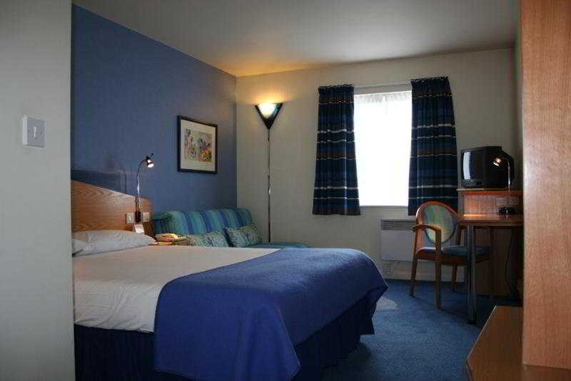 Holiday Inn Express Peterborough By Ihg Экстерьер фото