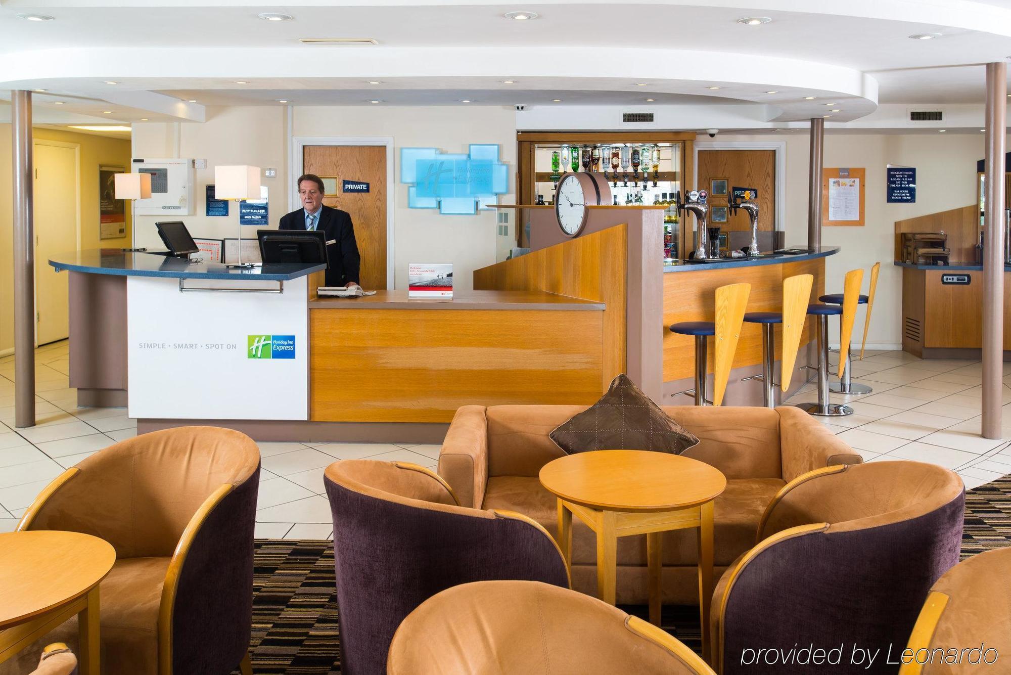 Holiday Inn Express Peterborough By Ihg Экстерьер фото