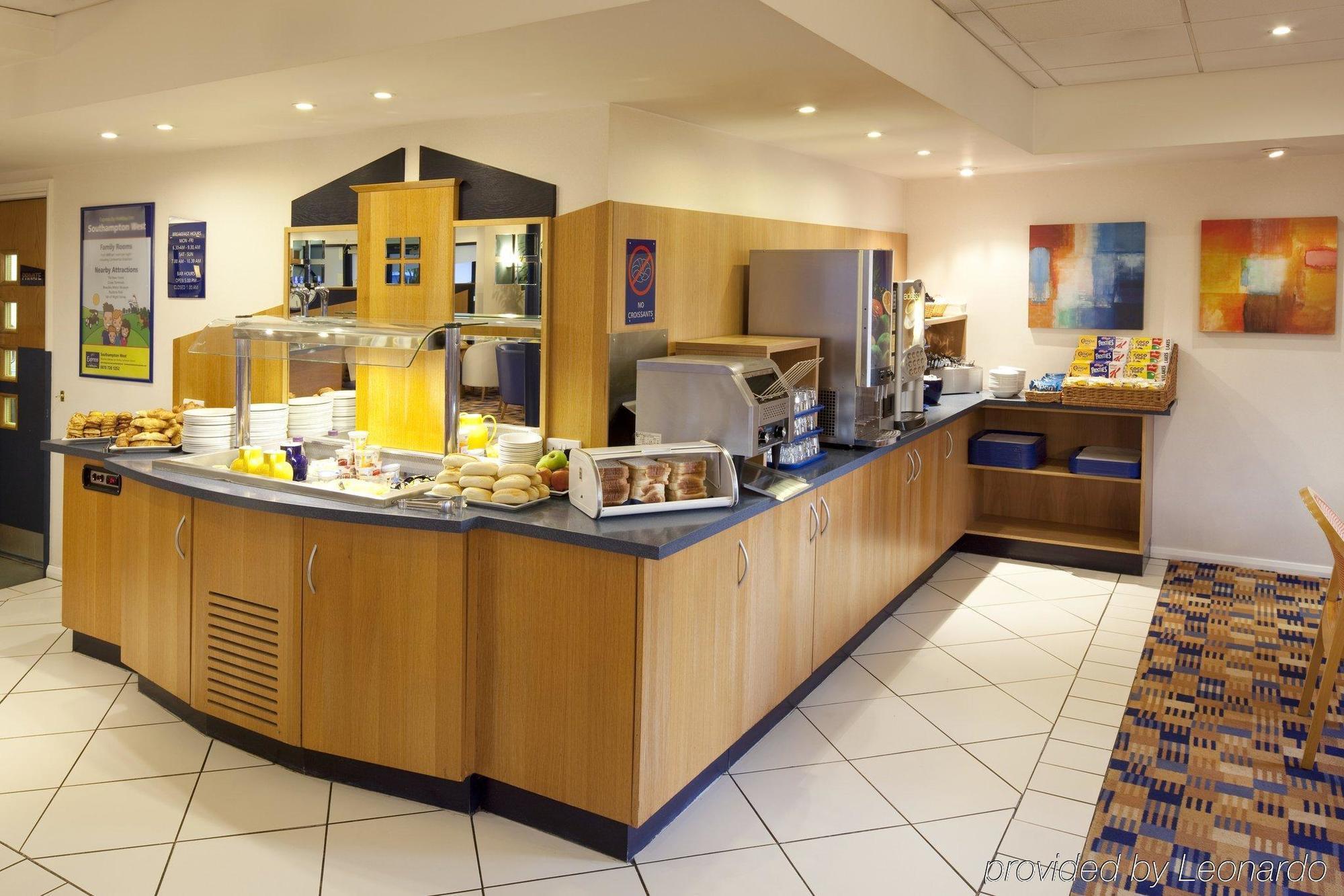 Holiday Inn Express Peterborough By Ihg Экстерьер фото