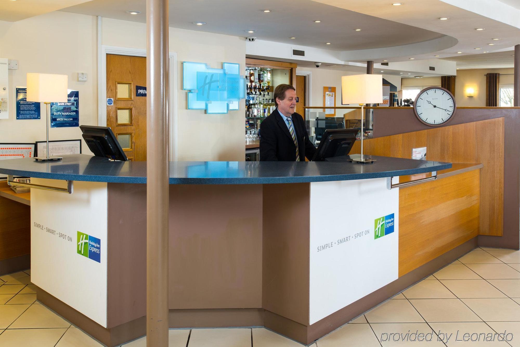 Holiday Inn Express Peterborough By Ihg Экстерьер фото