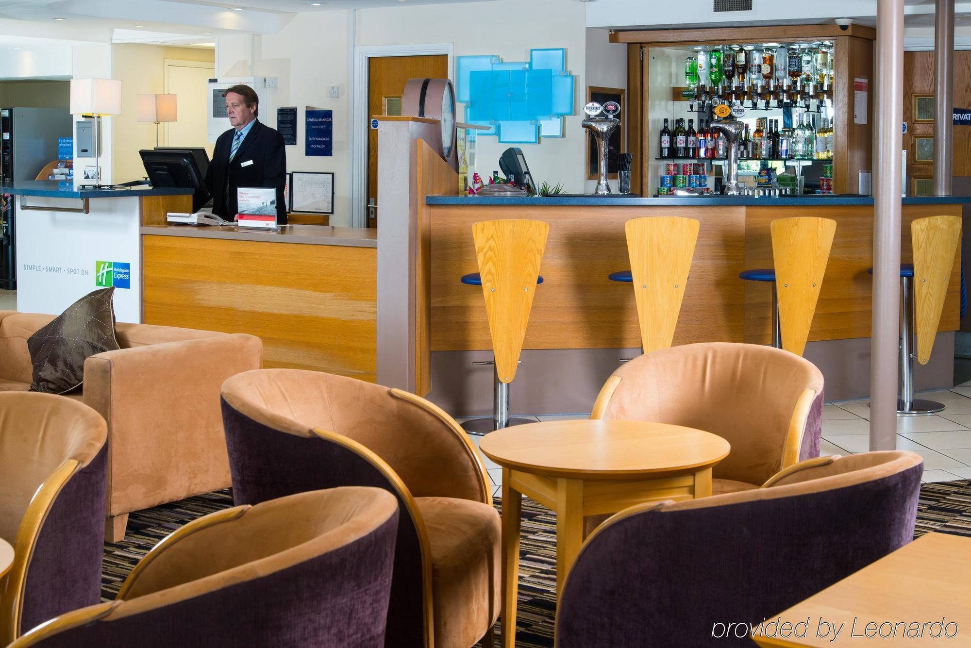 Holiday Inn Express Peterborough By Ihg Экстерьер фото