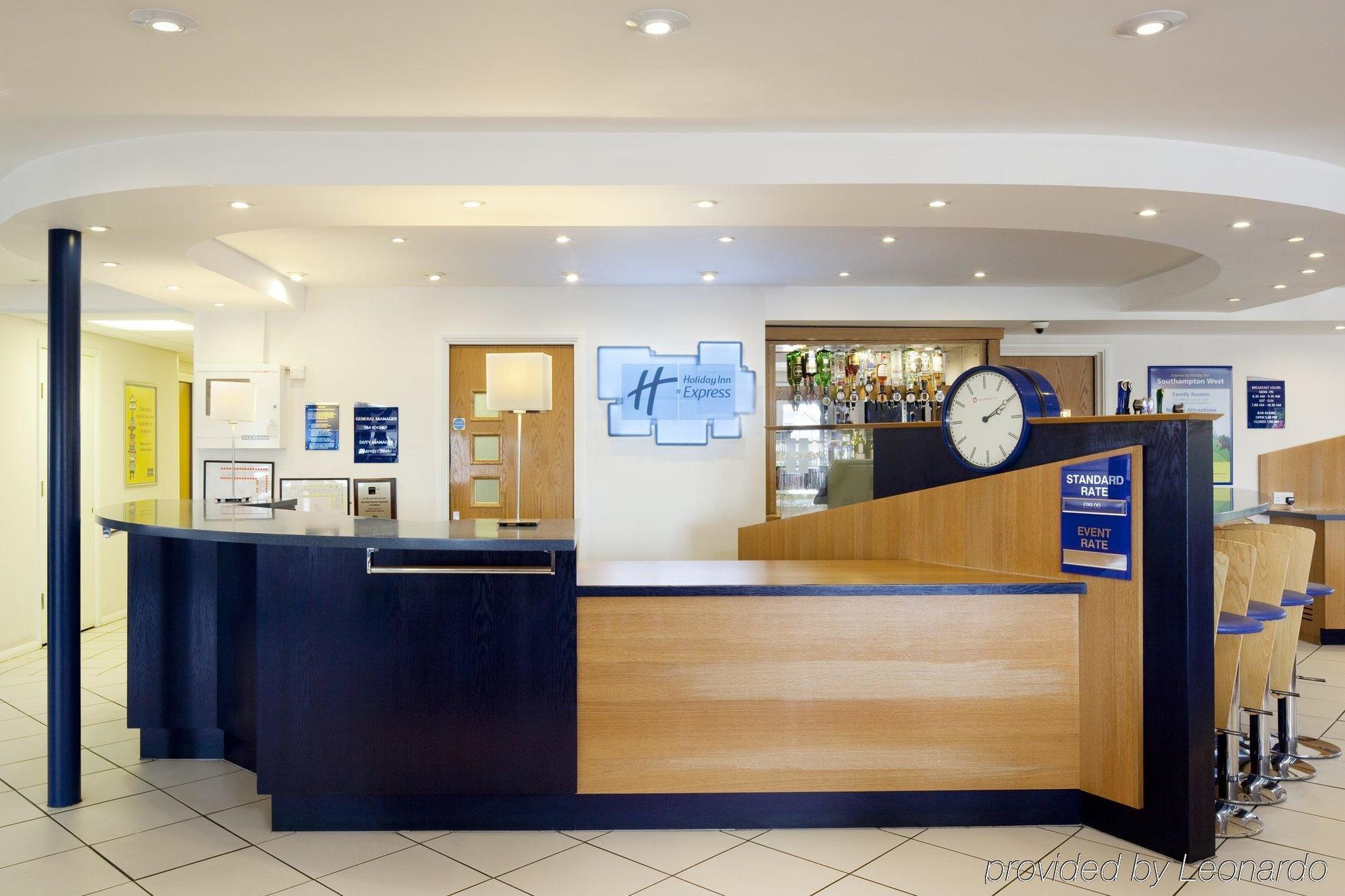 Holiday Inn Express Peterborough By Ihg Экстерьер фото