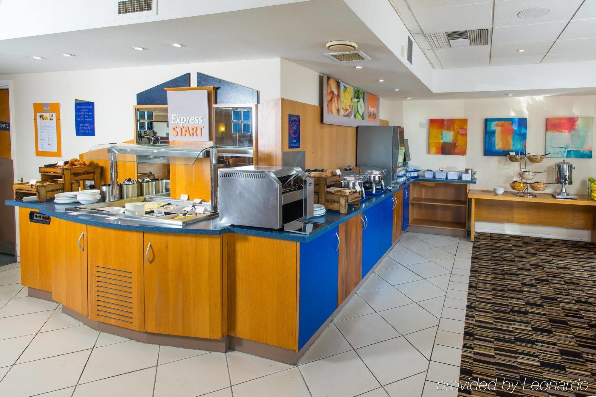 Holiday Inn Express Peterborough By Ihg Экстерьер фото