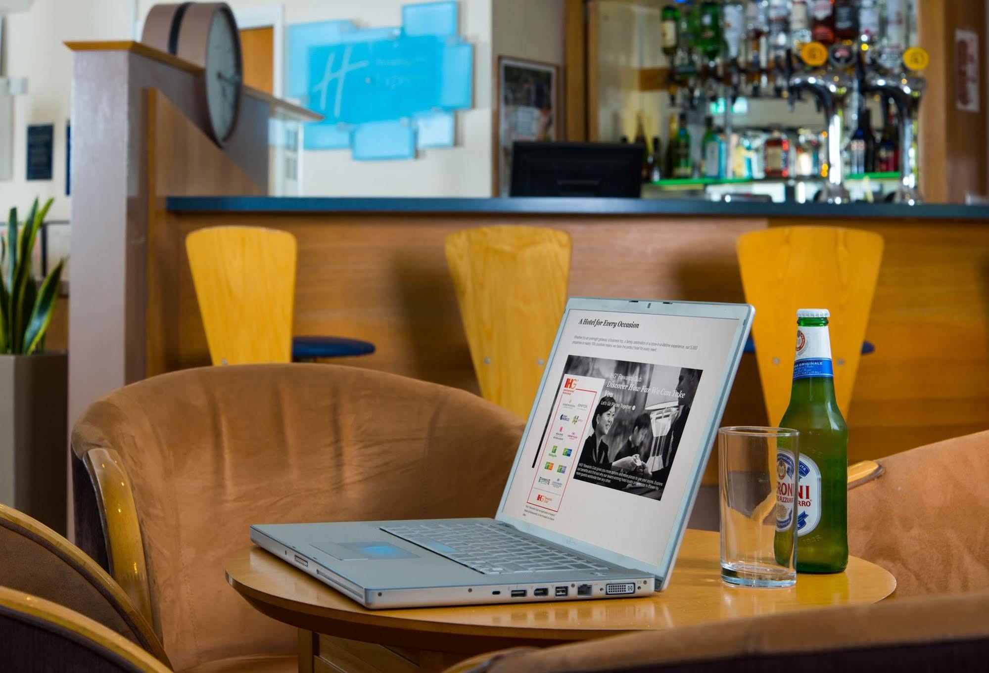 Holiday Inn Express Peterborough By Ihg Экстерьер фото